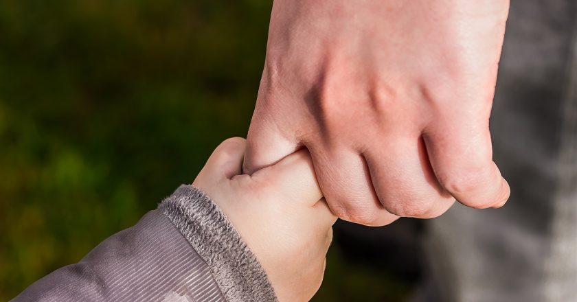 Organização alerta para pais e responsáveis sobre violência na internet contra crianças e adolescentes neste Maio Laranja