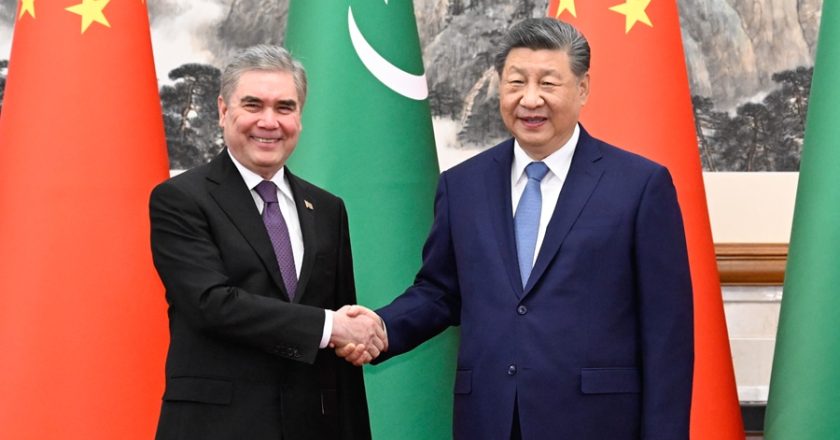 Encontro em Beijing: Xi Jinping recebe Líder Nacional do Povo Turcomano
