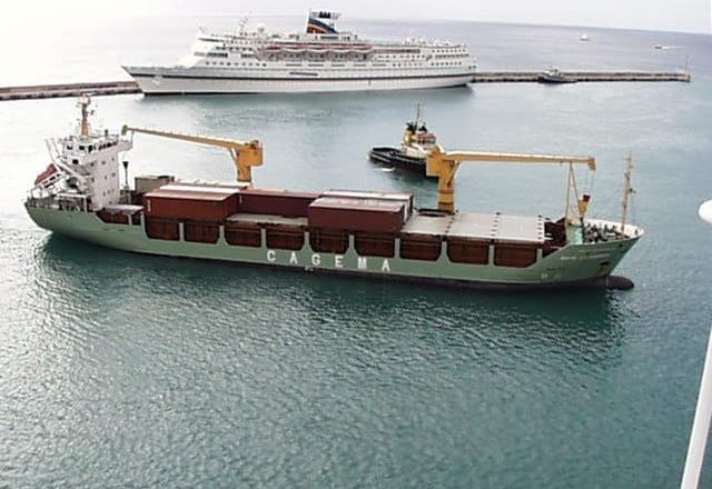 É possível viajar em um navio de carga? Descubra como funciona!