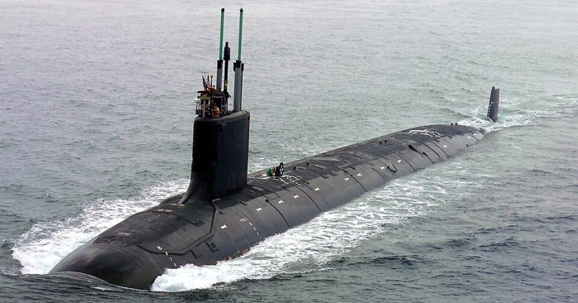 Principal potência naval do mundo avança com investimento de R$ 1,3 trilhão para 2026, superando Estados Unidos e Reino Unido.