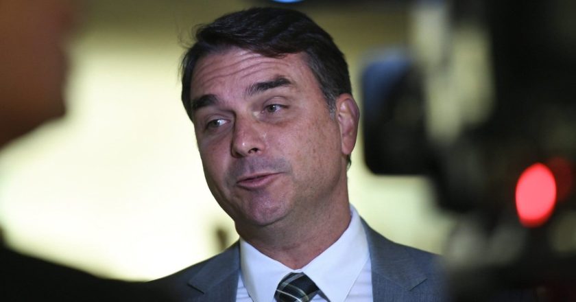 Preso, CEO do BRB é acusado de bancar parte dos R$ 5,9 milhões da residência de Flávio Bolsonaro