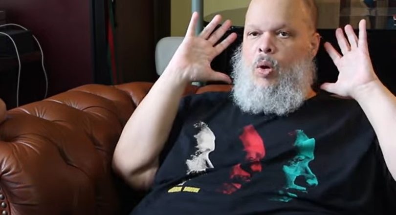 Ed Motta: cliente em disputa revela que levou sete pontos na cabeça