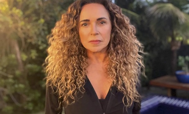 Daniela Mercury denuncia Edson Gomes por agressão doméstica em evento de premiação; assista ao vídeo