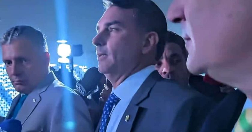 Flávio Bolsonaro provoca mistério em campanha: “E o Lulinha, onde está?