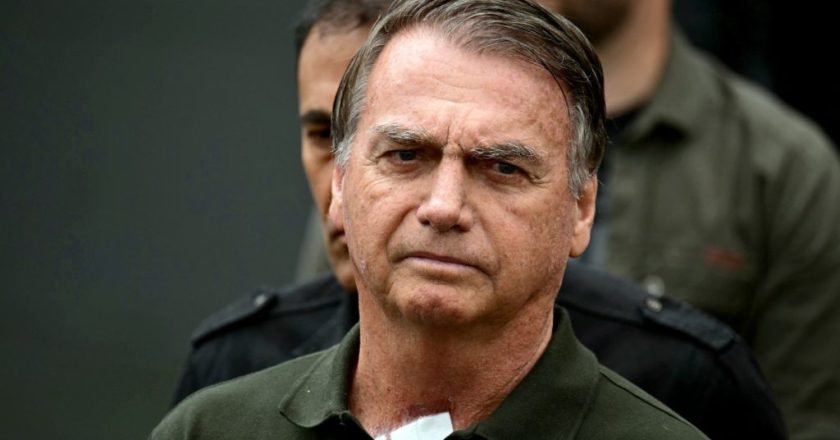 Oficial de cartório visita residência de Bolsonaro após autorização de Moraes