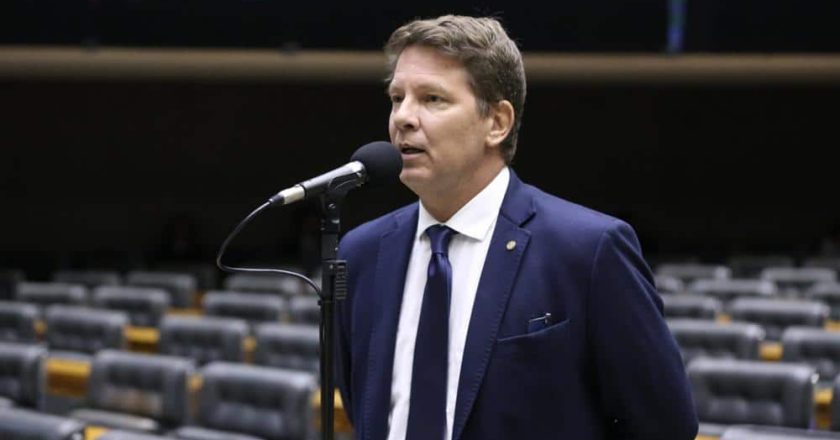 Mário Frias firma parceria com produtora de “Dark Horse” para impulsionar campanha de 2022
