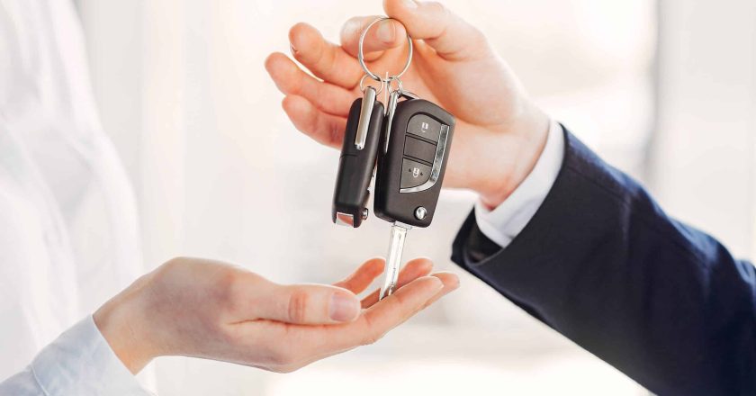 Iniciativa na Câmara dos Deputados promete carro novo para idosos e pode impactar 33 milhões de cidadãos brasileiros