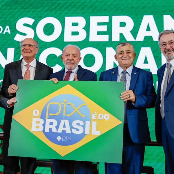 PT propõe emenda para proteger Pix de influências externas após alerta dos EUA