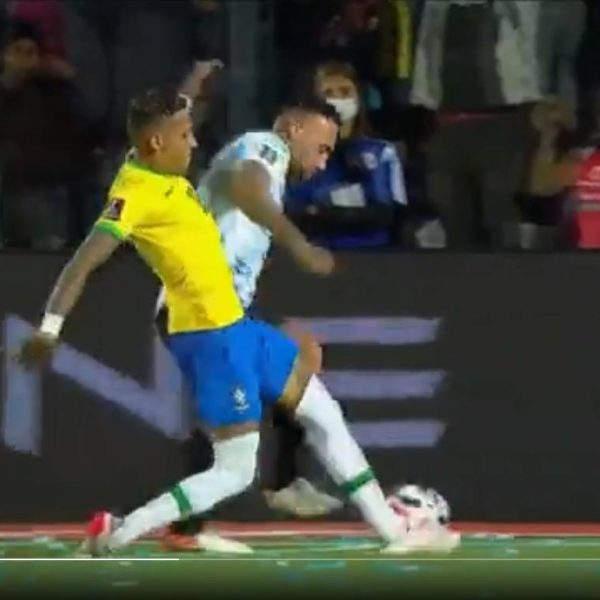 Ancelotti faz alterações na equipe, mas Raphinha segue como um titular surpreendente