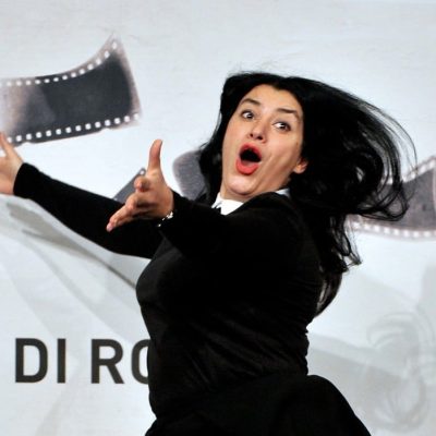 Artista franco-iraniana Marjane Satrapi, criadora de ‘Persépolis’, falece aos 56 anos em decorrência da tristeza