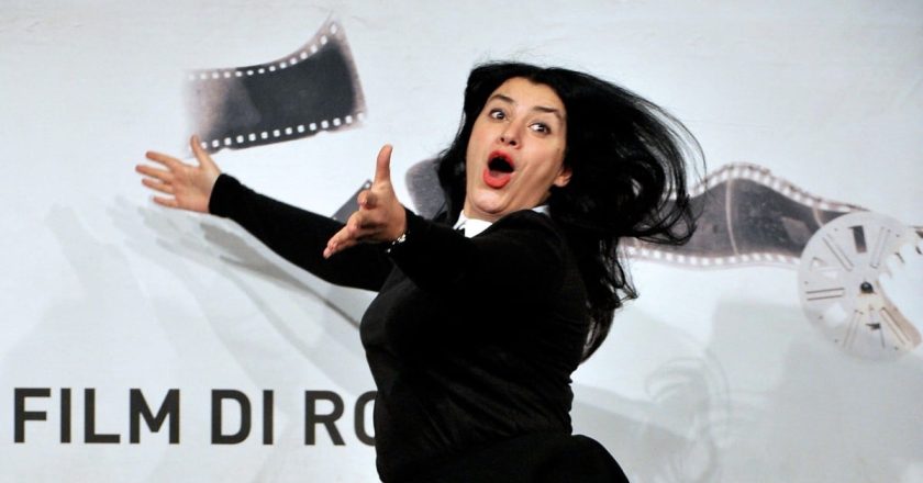 Artista franco-iraniana Marjane Satrapi, criadora de ‘Persépolis’, falece aos 56 anos em decorrência da tristeza