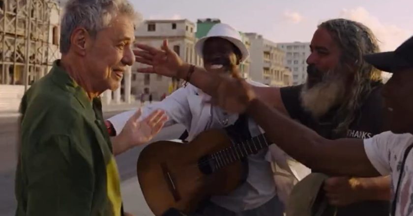 Filme de Francisco Proner sobre Chico Buarque será produzido por Karim Aïnouz e ambientado em Cuba