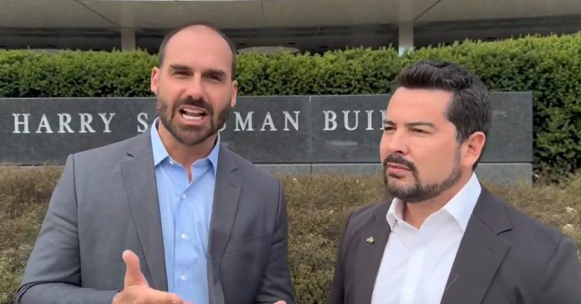Juliana Dal Piva responde à misoginia de Eduardo e Figueiredo após divulgar foto de Flávio Bolsonaro com criminoso