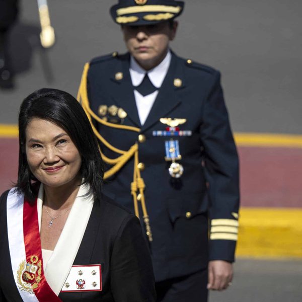 Keiko assume presidência no Peru e anuncia medidas rígidas à frente do governo