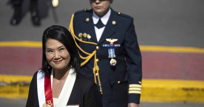 Keiko assume presidência no Peru e anuncia medidas rígidas à frente do governo