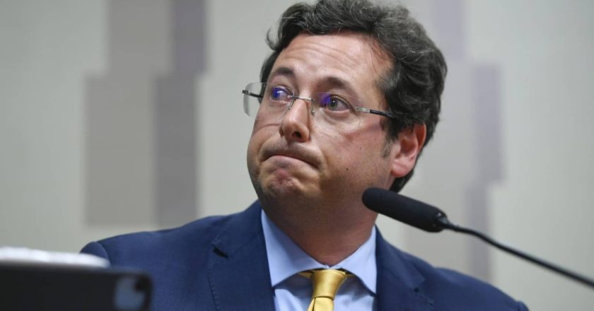 Repórter do Intercept, alvo de críticas de bolsonaristas, responde a Wajngarten com contundência