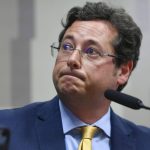 Repórter do Intercept, alvo de ataque de Bolsonaro, responde a Wajngarten com firmeza