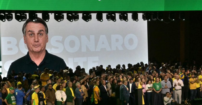 PT acusa clã Bolsonaro de utilizar “laranjas” e inteligência artificial para desferir ataques contra Lula