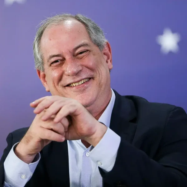 PL declara apoio a Ciro Gomes no Ceará após desentendimento entre Michelle e Flávio Bolsonaro