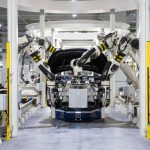 Setor automotivo em crise: até 100 mil postos de trabalho podem ser cortados enquanto empresa revela planos para o Brasil