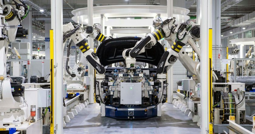 Setor automotivo em crise: até 100 mil postos de trabalho podem ser cortados enquanto empresa revela planos para o Brasil