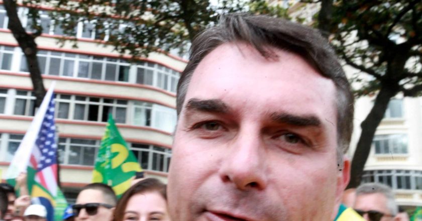 Lulinha processa Flávio Bolsonaro na Justiça