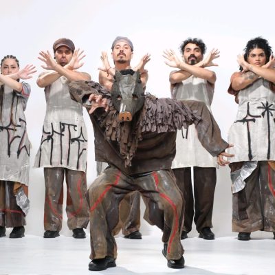 Coletivo Noroest recria a Greve dos Queixadas em uma fusão de dança, teatro e circo