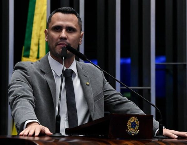 Republicanos muda de estratégia e mantém apoio a Cleitinho em Minas