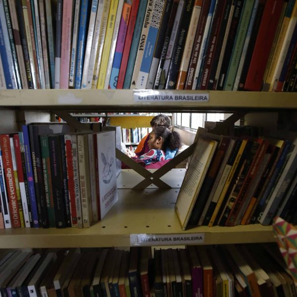 Retorno do otimismo: Mercado editorial brasileiro experimenta aumento nas vendas de livros em 2026 sob influência de Lula