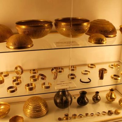 Em apenas 4 minutos, ladrões furtam quase 10kg de ouro com 3 mil anos de história em museu europeu