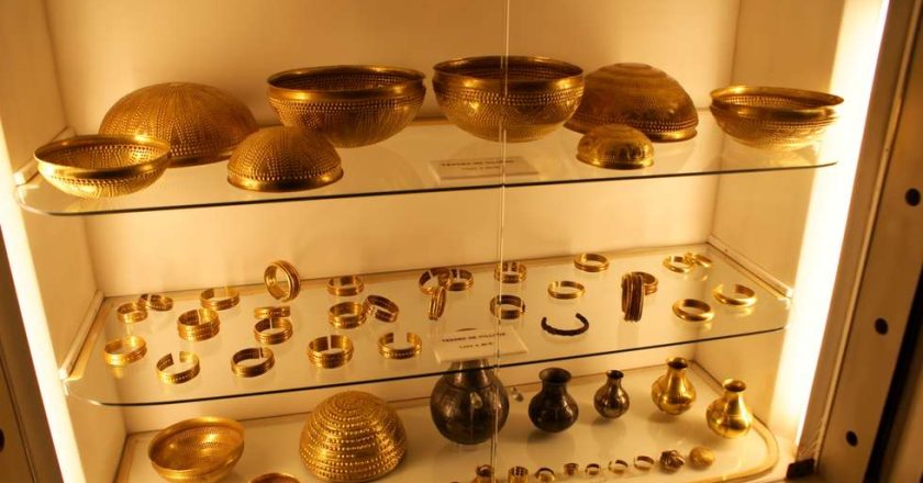Em apenas 4 minutos, ladrões furtam quase 10kg de ouro com 3 mil anos de história em museu europeu