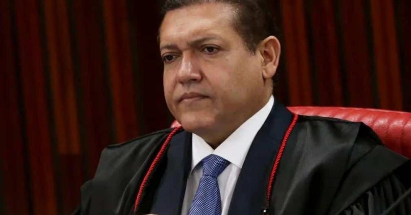 Kassio Nunes se manifesta sobre a adesão de Flávio Bolsonaro ao Missão