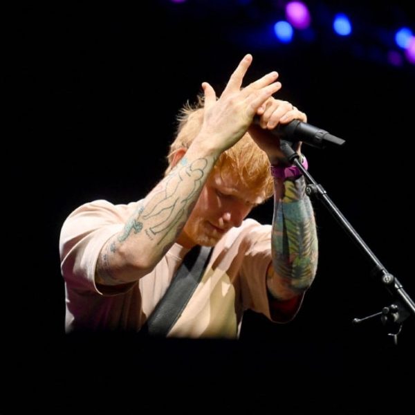 Ed Sheeran vê debandada de atrações de sua turnê após censura a discurso pró-Palestina