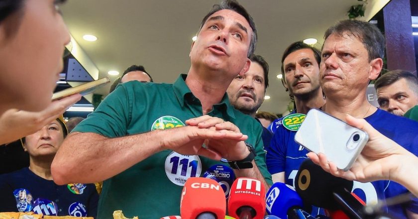 Flávio Bolsonaro pretende revisar aposentadorias? Conheça as sugestões da equipe do candidato