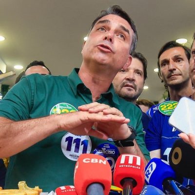 Flávio Bolsonaro representa risco para a indústria cinematográfica do Brasil, afirma principal site de entretenimento dos Estados Unidos.