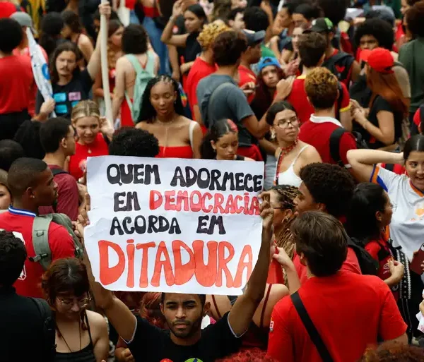 A força da união popular é invencível!